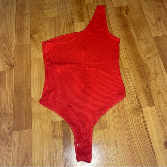 GARAGE | One Shoulder Bodysuit - Picture 2 of 3